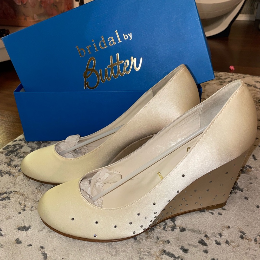 Butter Cream Wedge Shoes with Chic Design